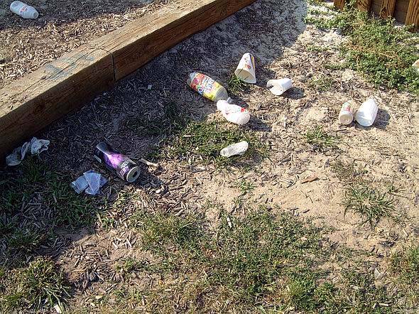 playground_garbage